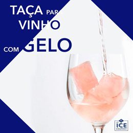 Taça de vinho com gelo